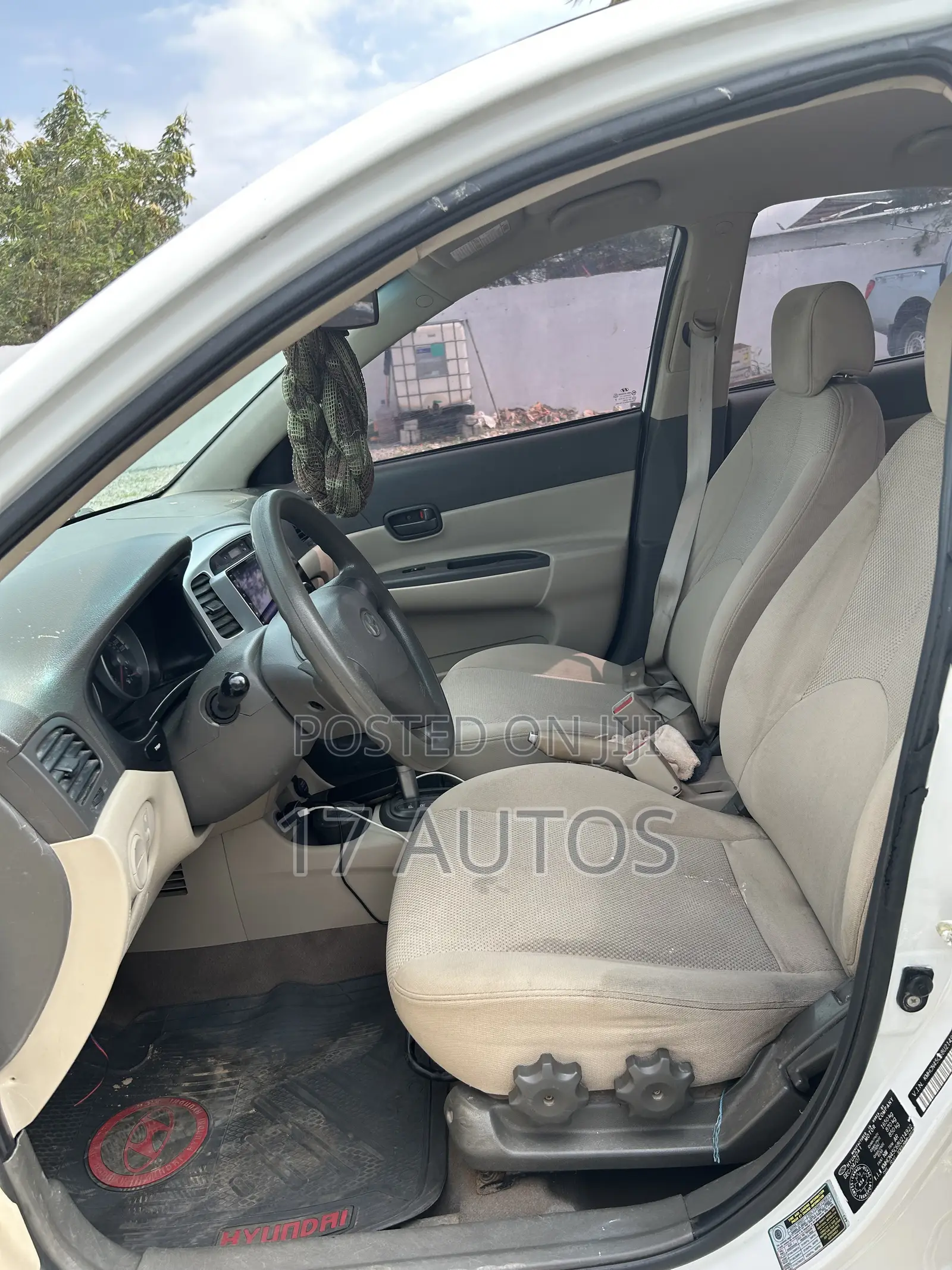 Hyundai Accent 2010 White