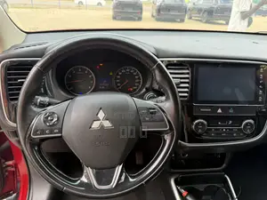 Mitsubishi Outlander 2.0 PHEV AWD 2017 Red
