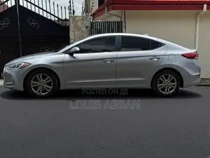 Hyundai Elantra SE Sedan FWD (2.0L 4cyl 6M) 2017 Silver