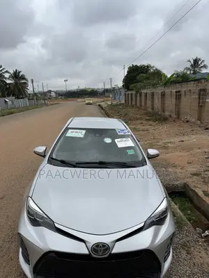 Toyota Corolla SE (1.8L 4cyl 6M) 2018 Silver