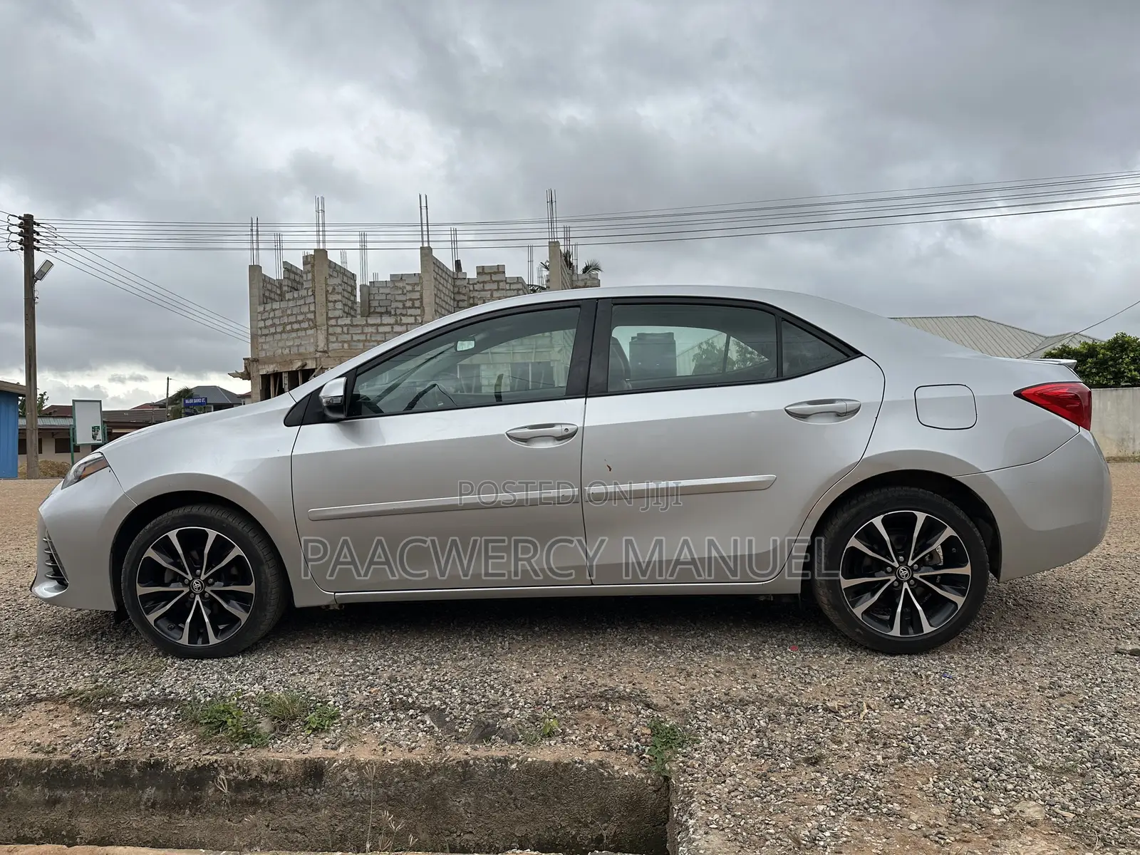 Toyota Corolla SE (1.8L 4cyl 6M) 2018 Silver