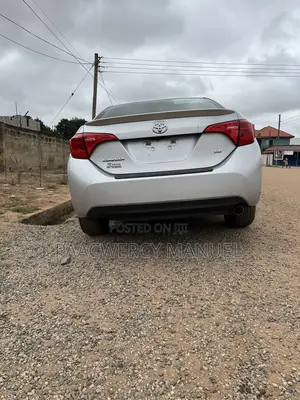 Toyota Corolla SE (1.8L 4cyl 6M) 2018 Silver