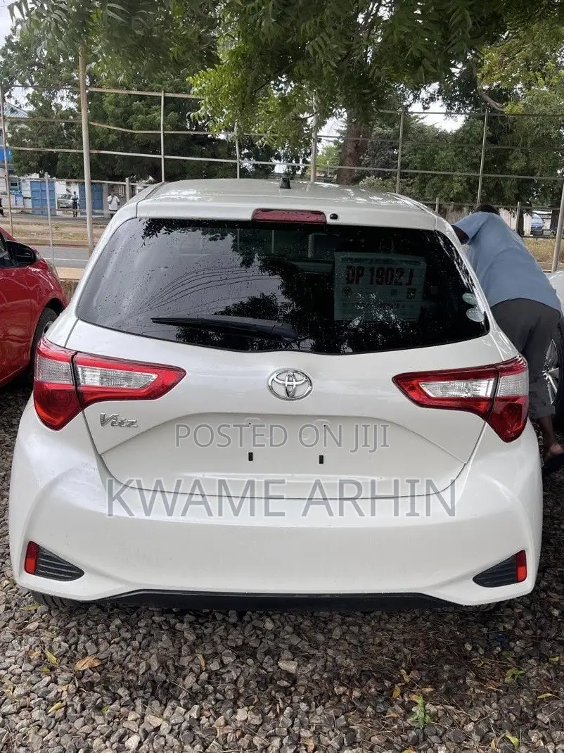 Toyota Vitz 1.3 FWD 5dr 2017 White