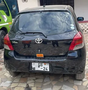 Toyota Vitz 2010 Black