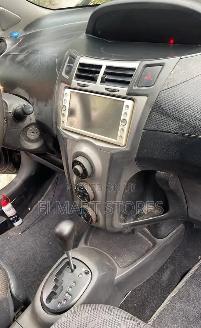 Toyota Vitz 2010 Black