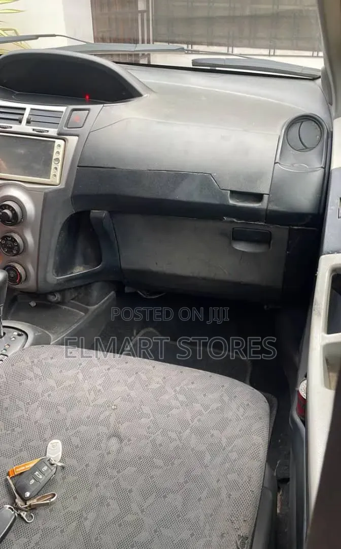Toyota Vitz 2010 Black