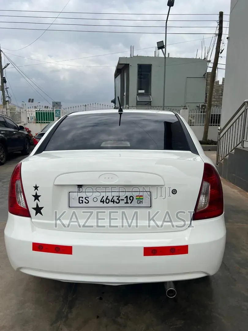 Hyundai Accent 2010 Off white