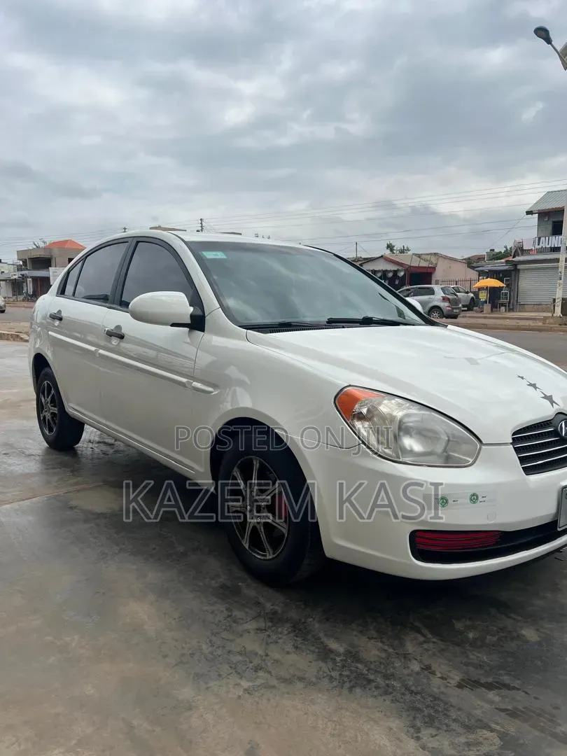 Hyundai Accent 2010 Off white