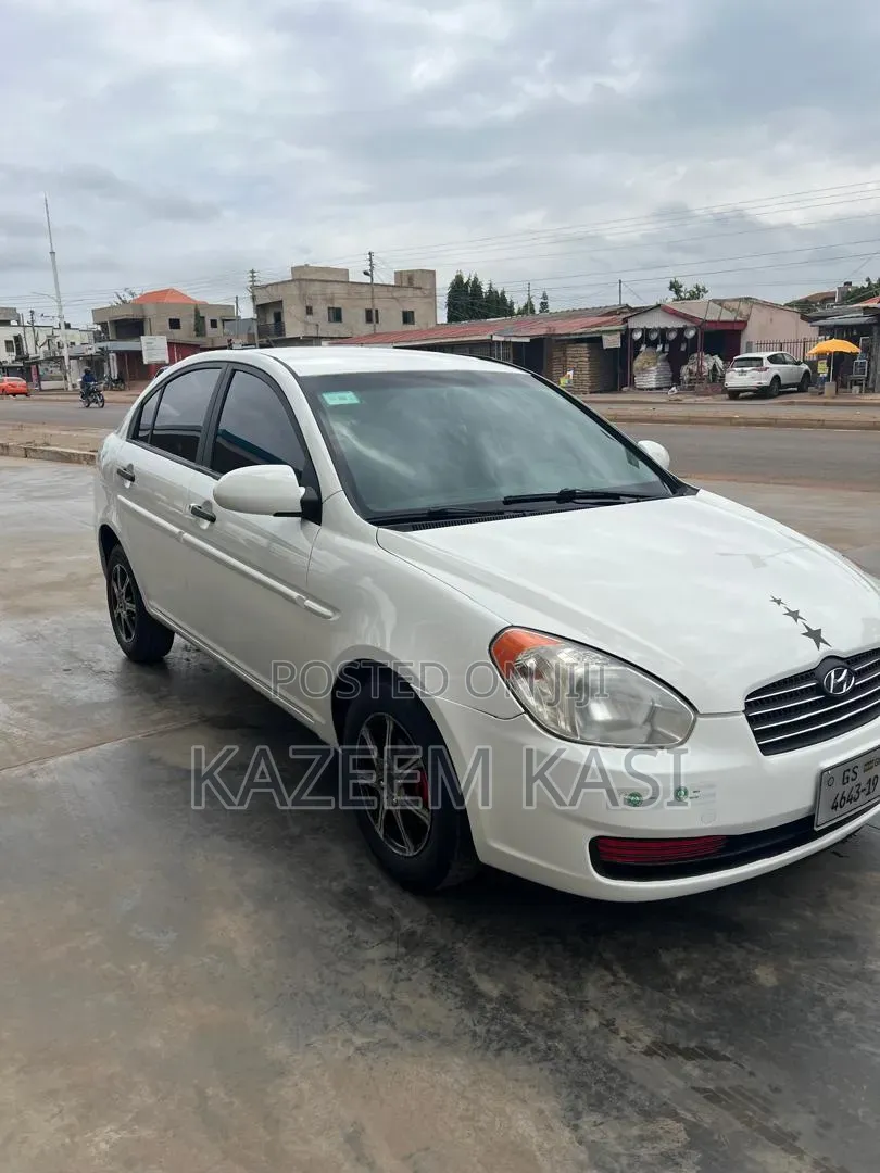 Hyundai Accent 2010 Off white