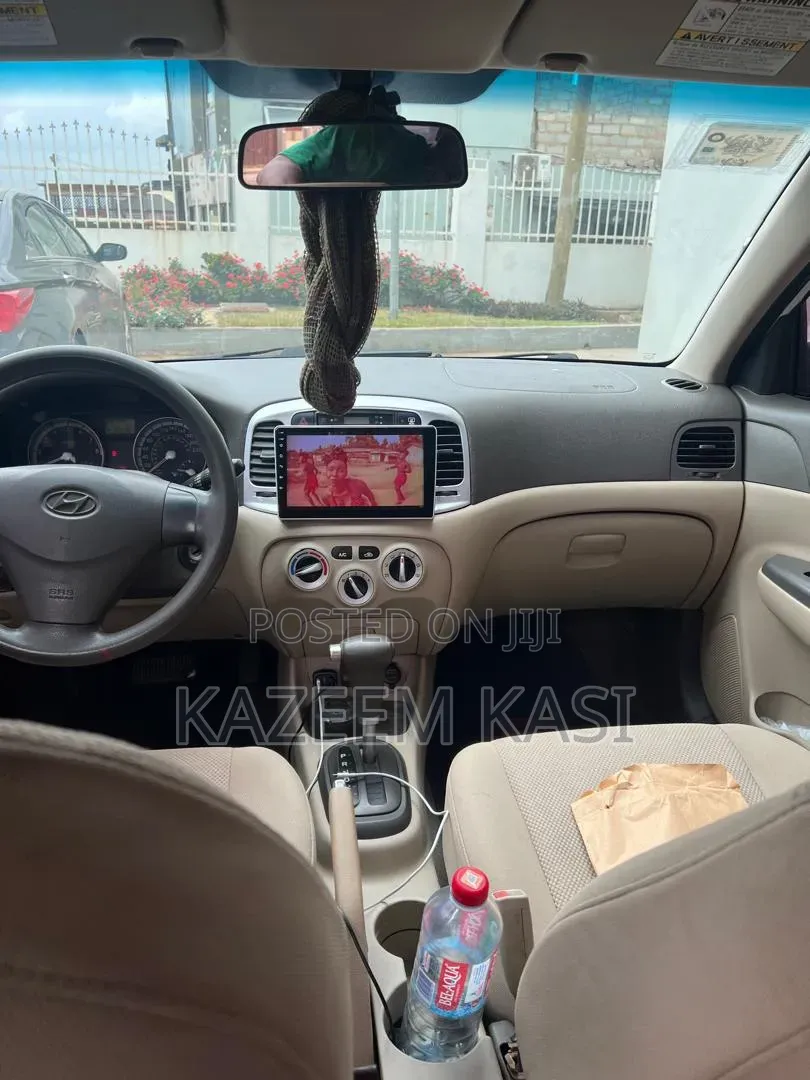 Hyundai Accent 2010 Off white