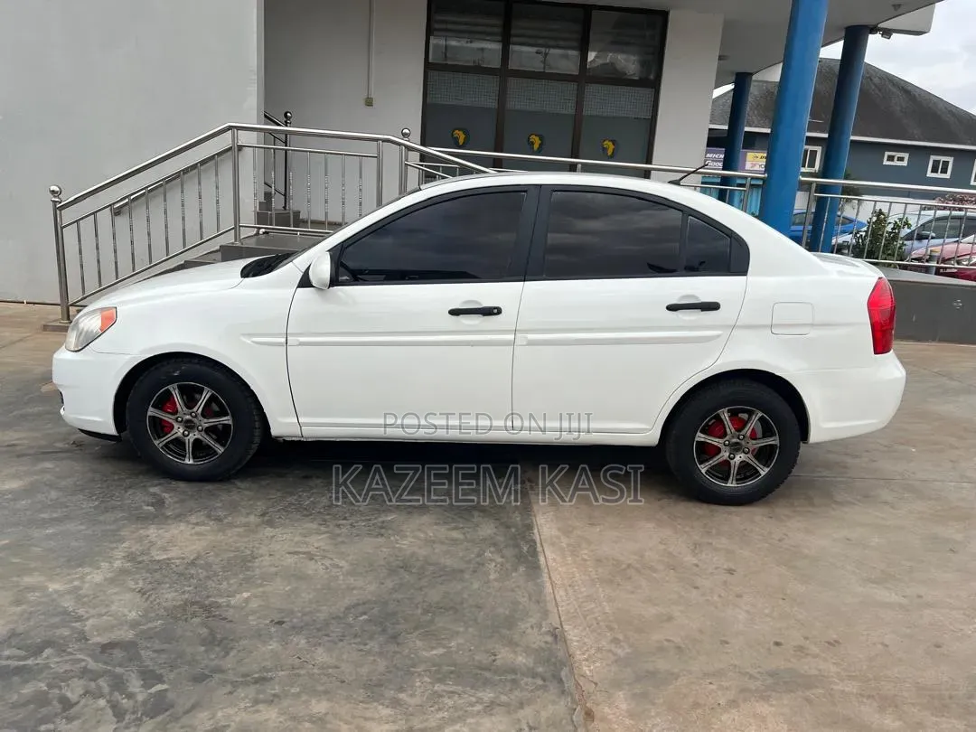 Hyundai Accent 2010 Off white