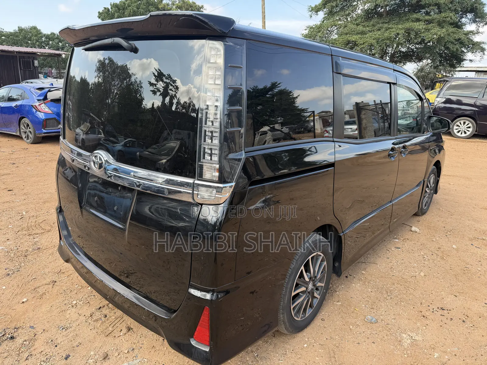 Toyota Voxy V 2WD 8-Seater 2014 Black