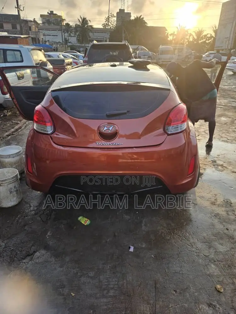 Hyundai Veloster 3dr Hatchback w/Black Interior (1.6L 4cyl 6AM) 2015