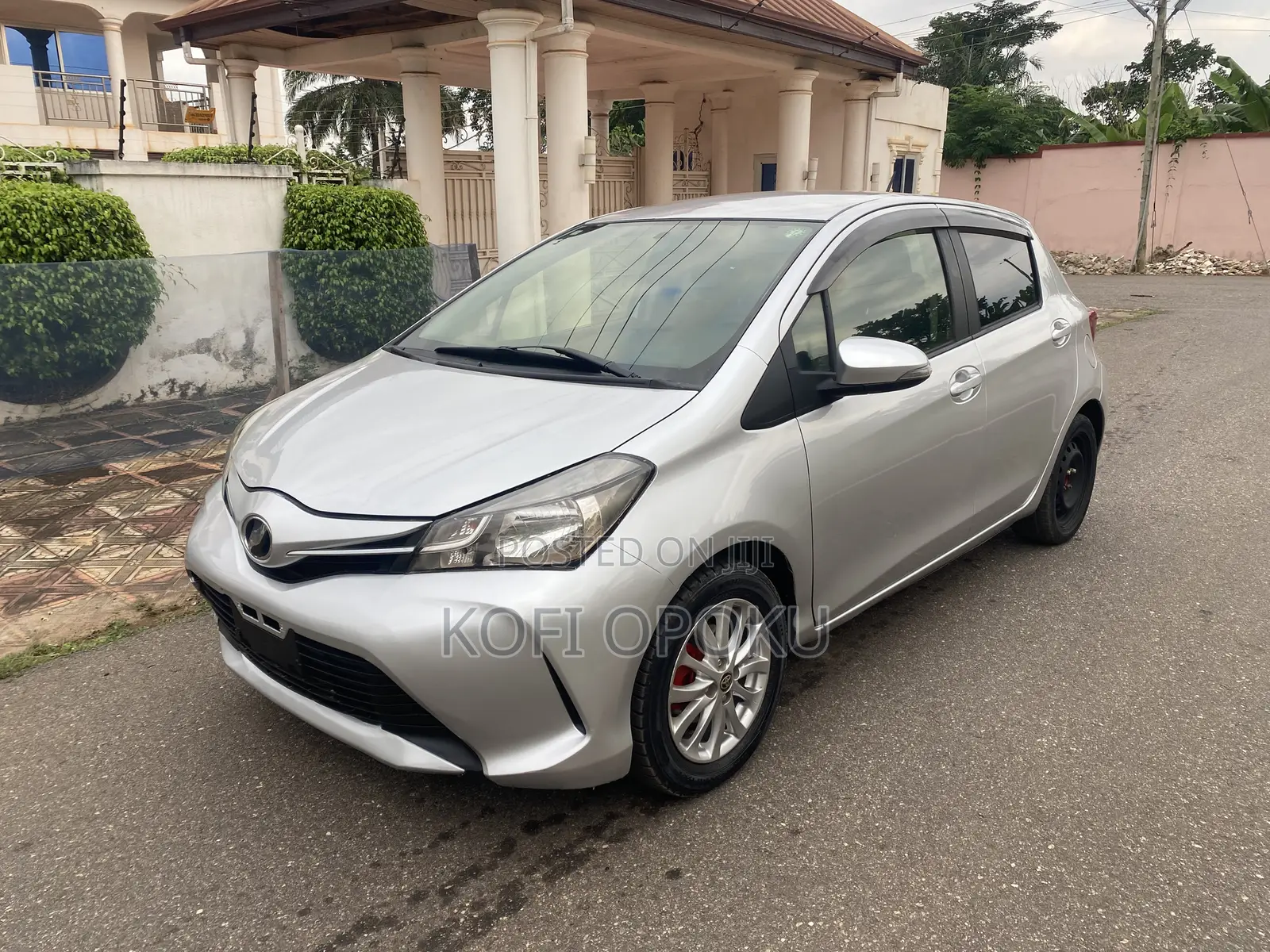 Toyota Vitz 2015 Silver