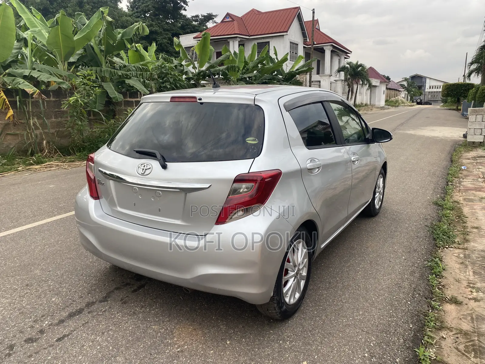 Toyota Vitz 2015 Silver