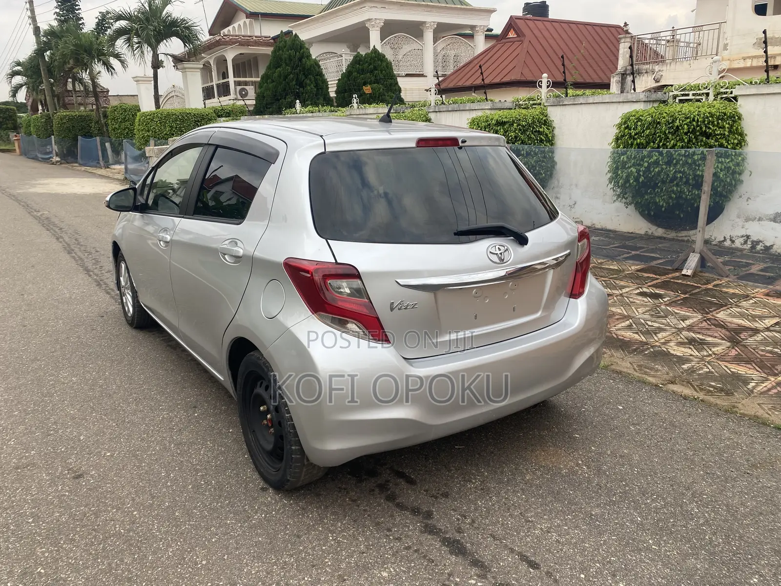 Toyota Vitz 2015 Silver