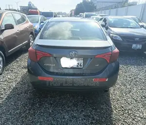 Toyota Corolla SE (1.8L 4cyl 6M) 2018 Gray