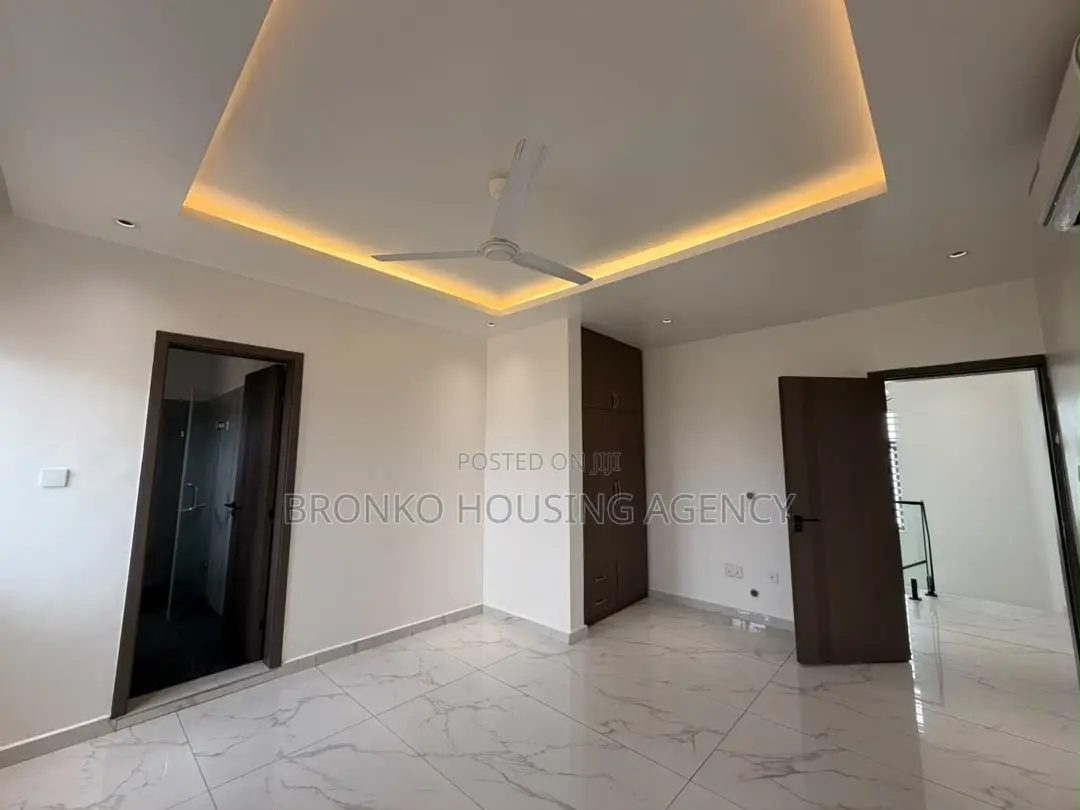 3bdrm House in Bronko Housing, Boundary Road Area for rent