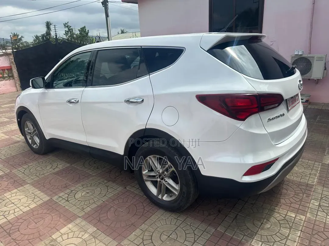 Hyundai Santa Fe 2018 White