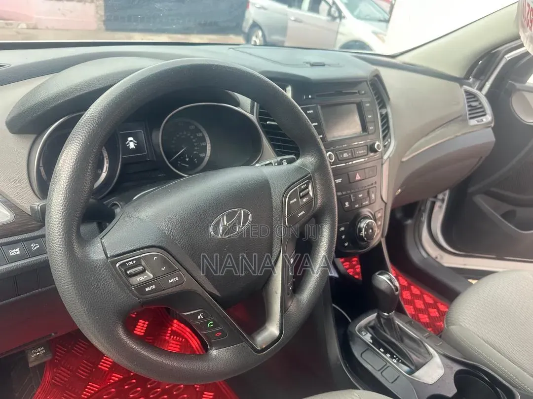 Hyundai Santa Fe 2018 White