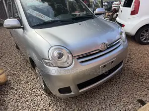Toyota Sienta 1.5 AWD 2012 Silver