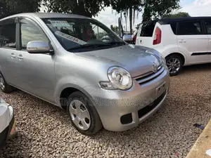 Toyota Sienta 1.5 AWD 2012 Silver