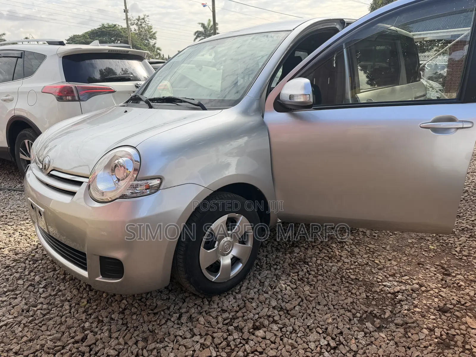 Toyota Sienta 1.5 AWD 2012 Silver
