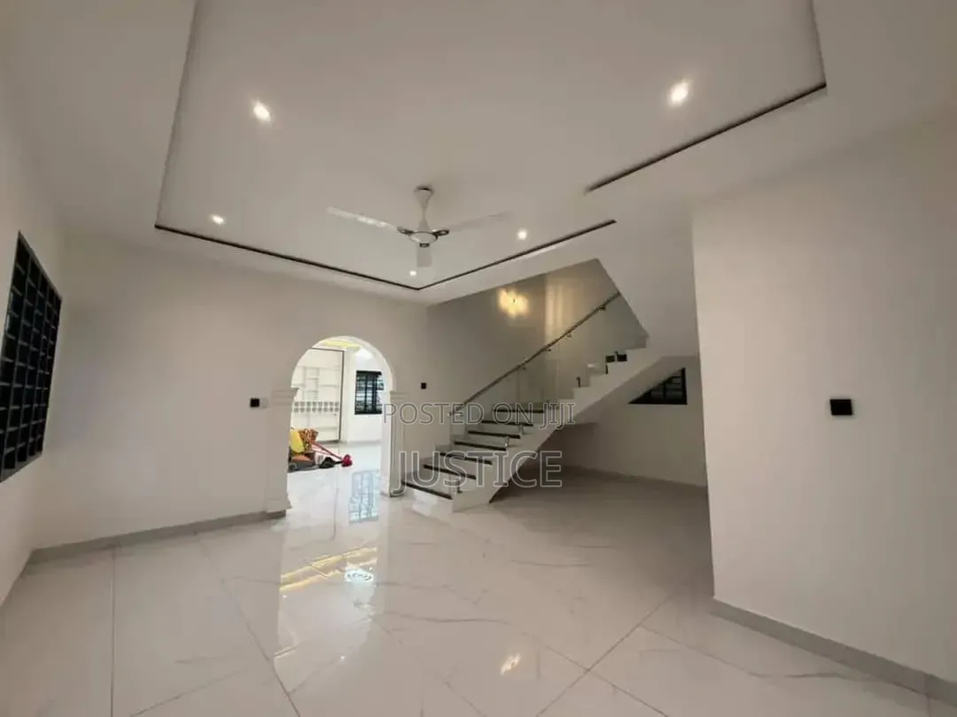 4bdrm House in Ashaley, School Junction for rent