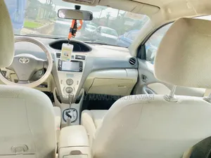 Toyota Belta 2009 Silver
