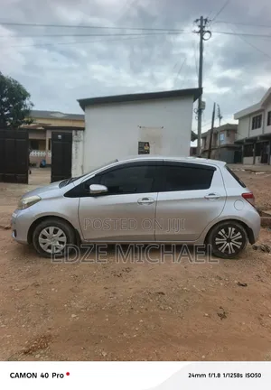 Toyota Vitz 2011 Silver