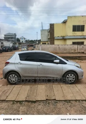 Toyota Vitz 2011 Silver
