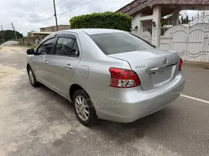 Toyota Belta 2012 Silver
