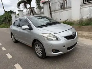 Toyota Belta 2012 Silver