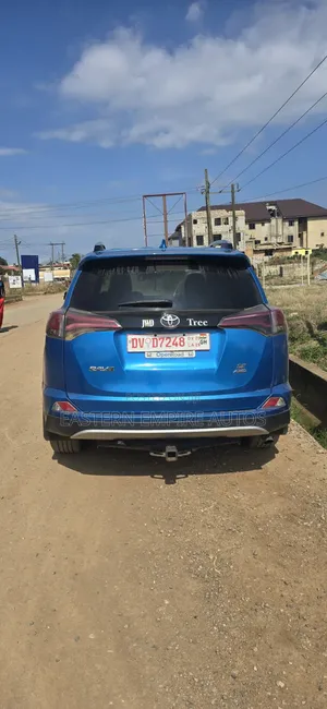 Toyota RAV4 SE AWD (2.5L 4cyl 6A) 2017 Blue
