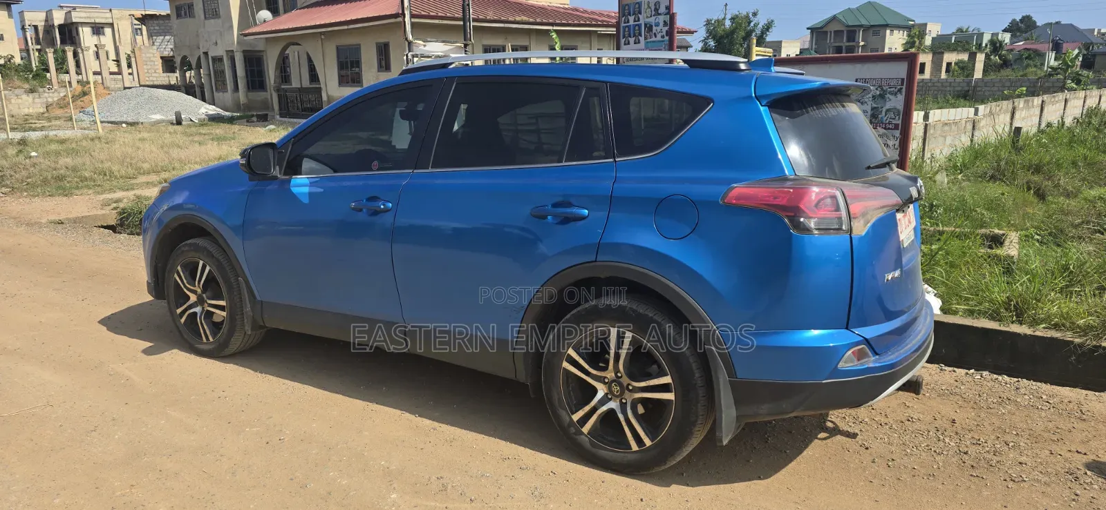 Toyota RAV4 SE AWD (2.5L 4cyl 6A) 2017 Blue