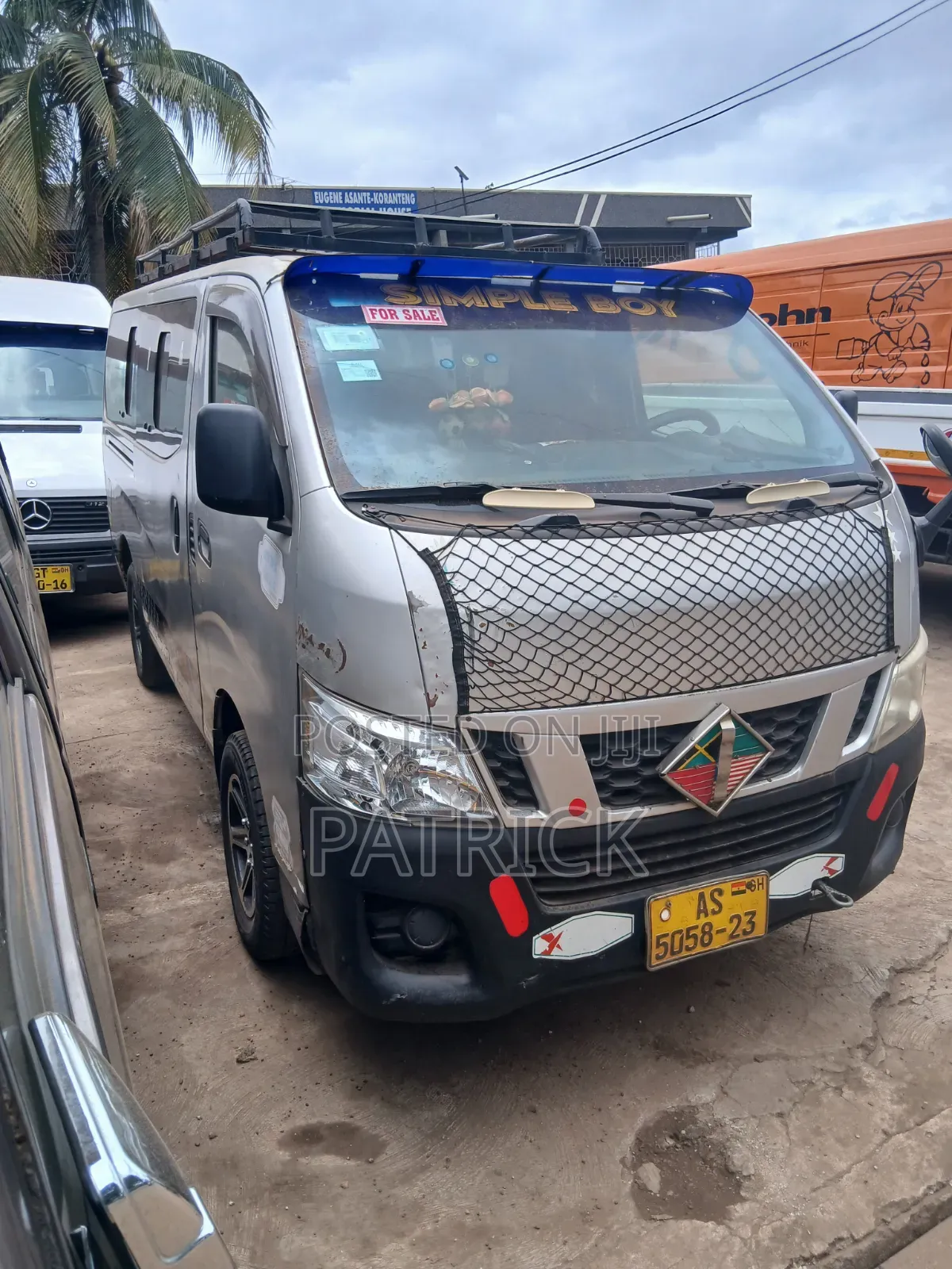 Nissan Caravan (Urvan) 2015 Silver