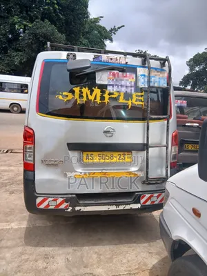 Nissan Caravan (Urvan) 2015 Silver