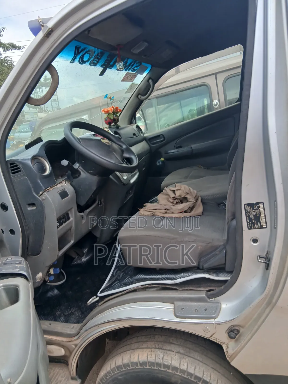 Nissan Caravan (Urvan) 2015 Silver