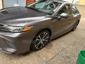 Toyota Camry SE (2.5L 4cyl 8A) 2019 Brown
