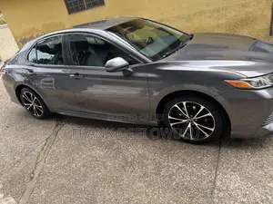Toyota Camry SE (2.5L 4cyl 8A) 2019 Brown
