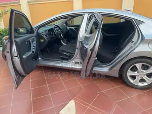 Hyundai Elantra SE Sedan FWD (1.8L 4cyl 6A) 2016 Silver