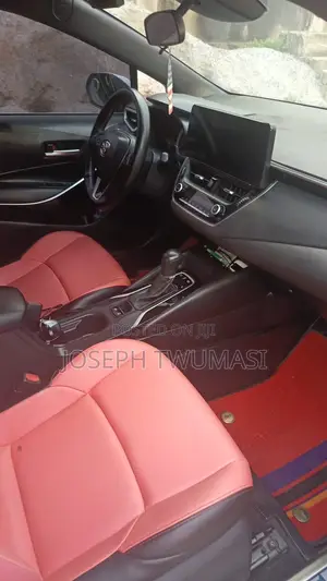 Toyota Corolla XLE 2021 White