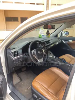 Lexus CT Base 2013 White