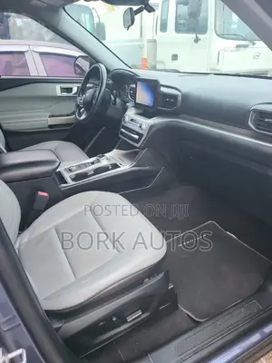 Ford Explorer 2022 Blue