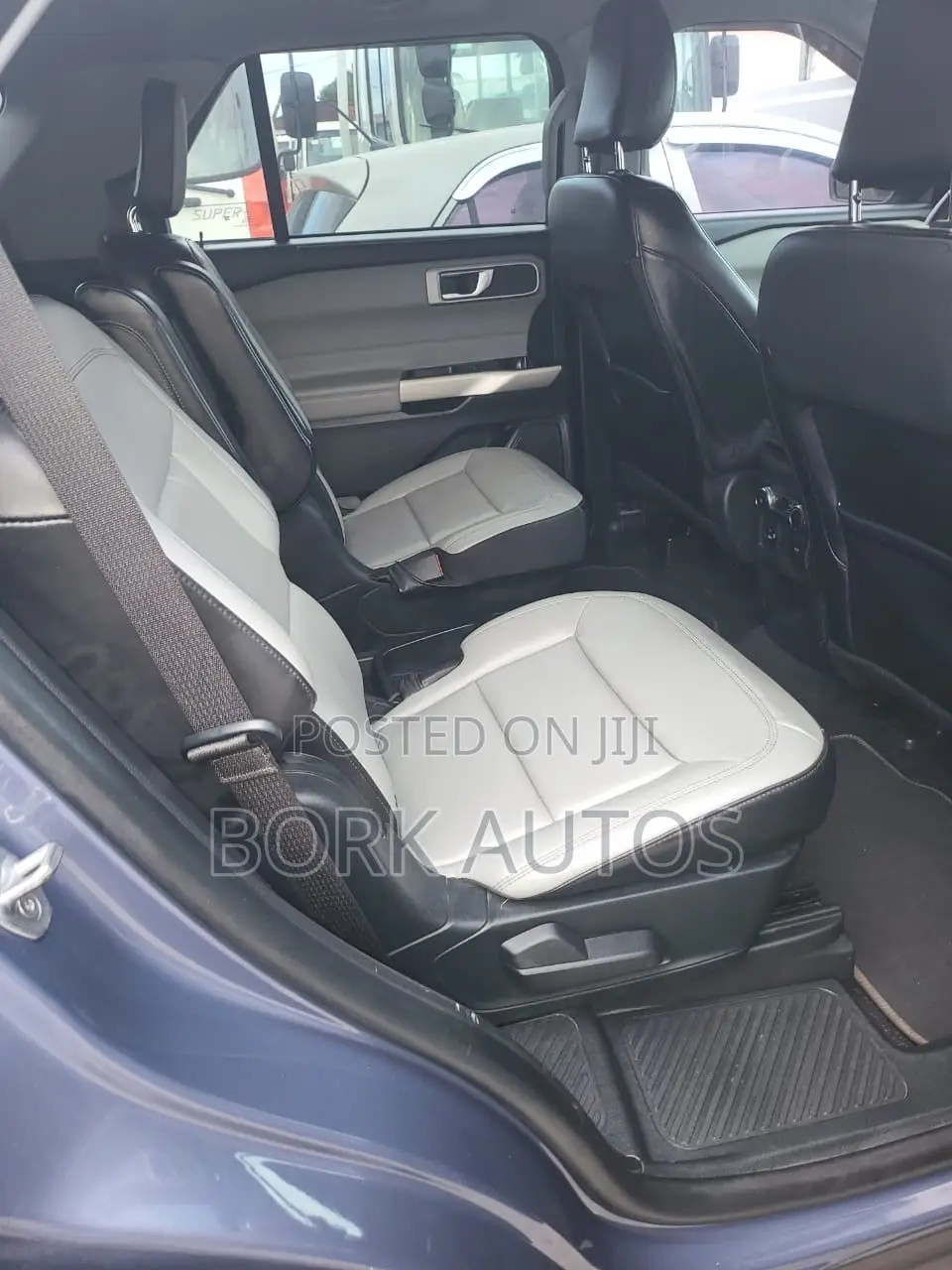 Ford Explorer 2022 Blue