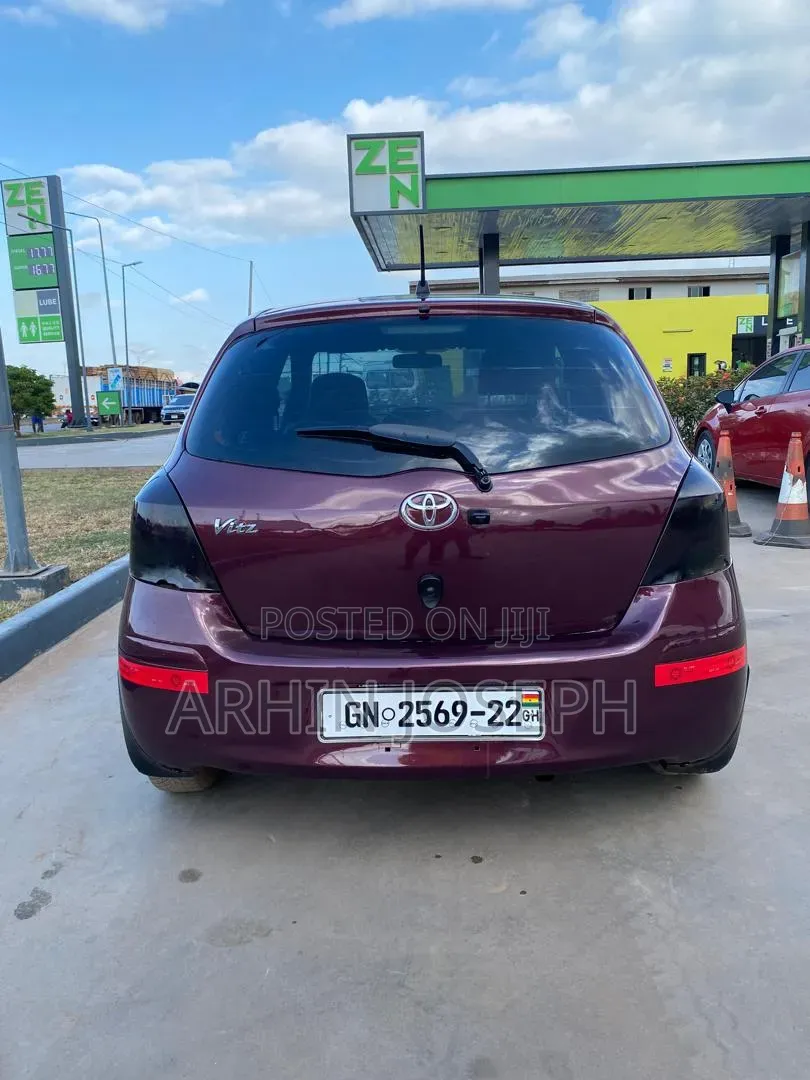 Toyota Vitz 2010 Black