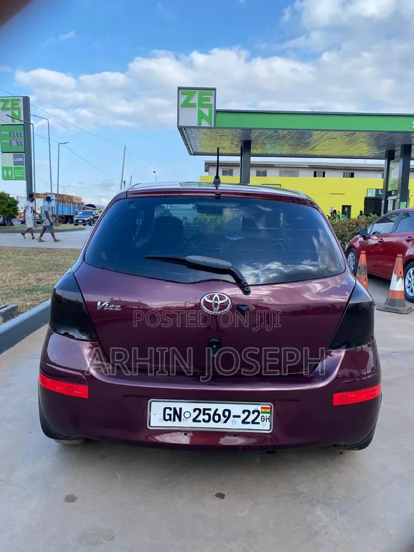 Toyota Vitz 2010 Black