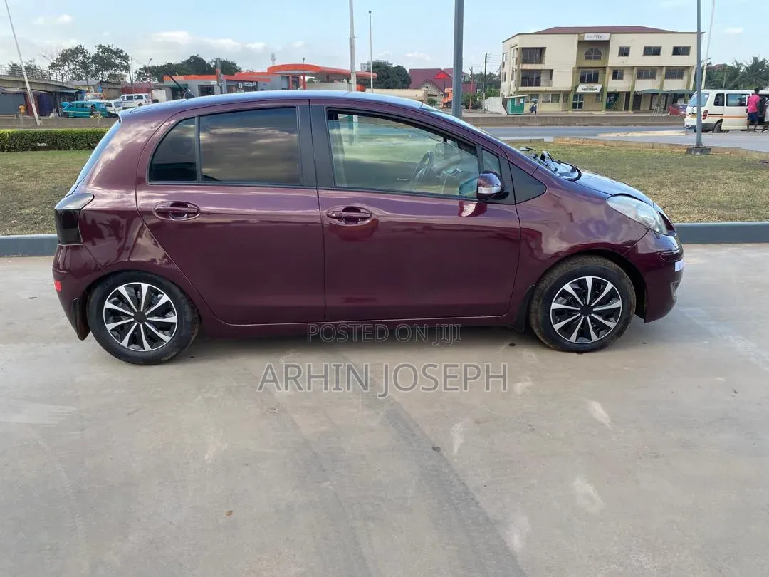 Toyota Vitz 2010 Black