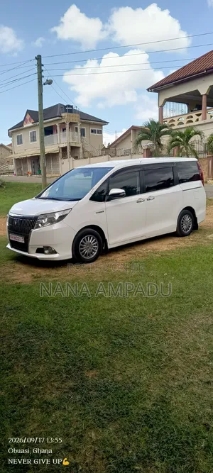 Toyota Esquire 2015 White
