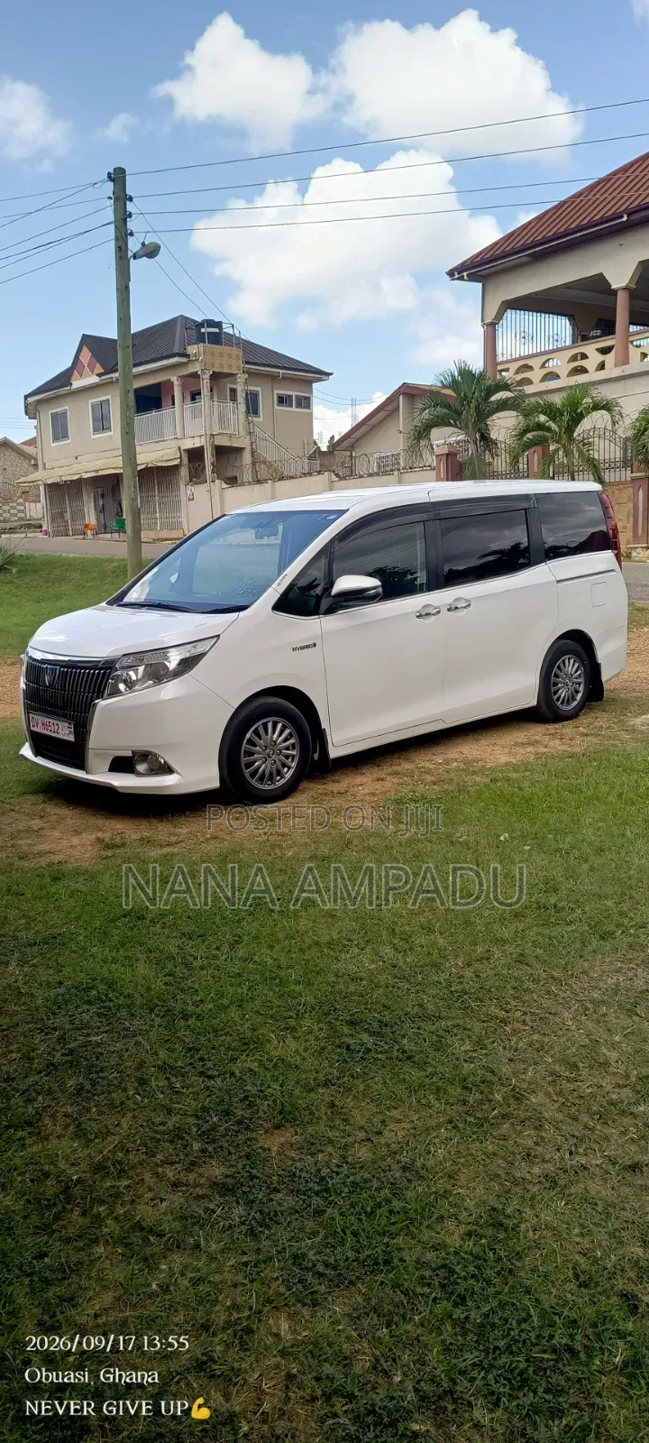 Toyota Esquire 2015 White